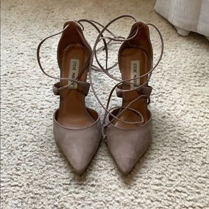 Super Cute STEVE MADDEN lace up heels
